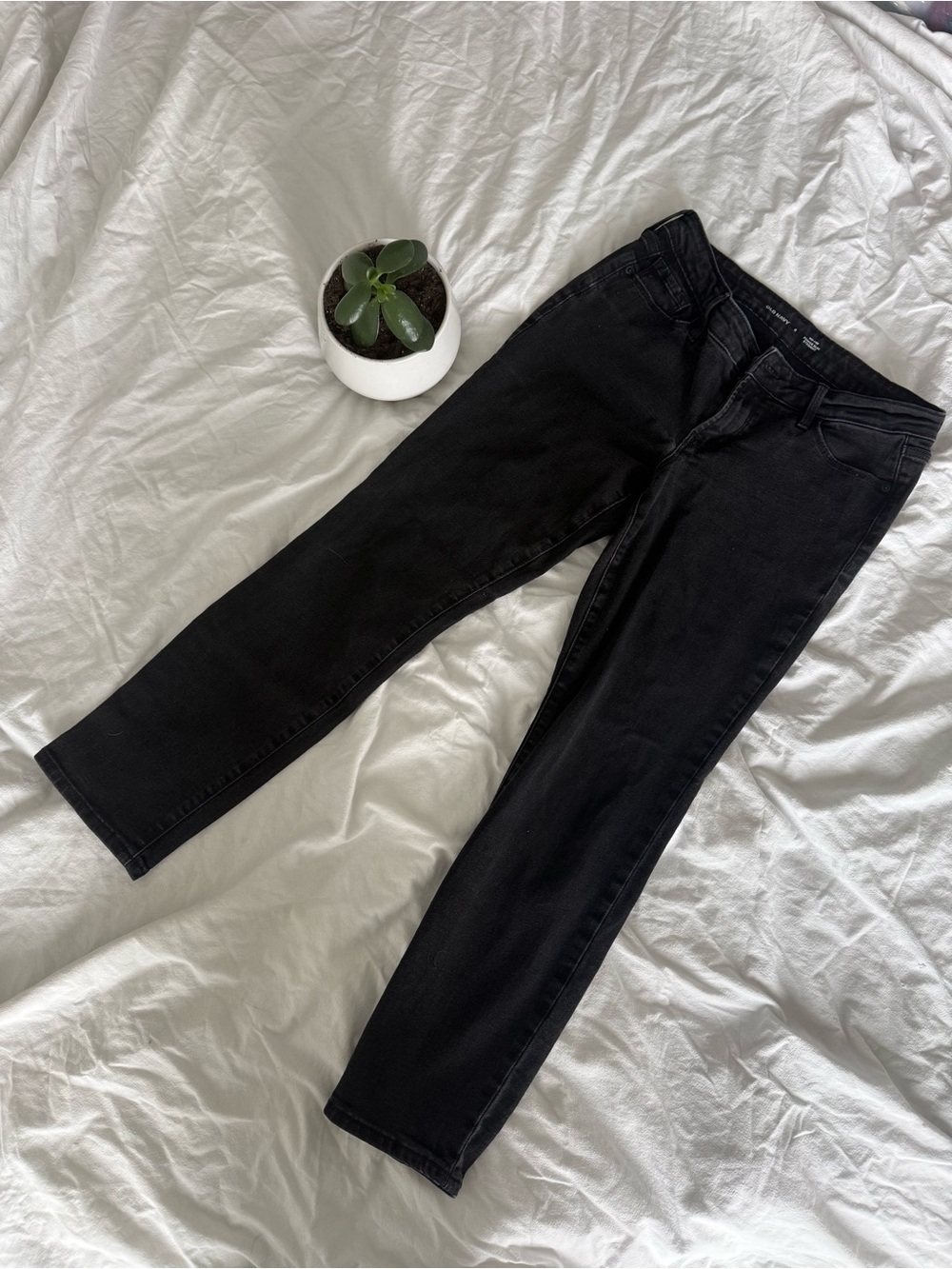 Old Navy Black Power Slim Straight Jeans, size 6